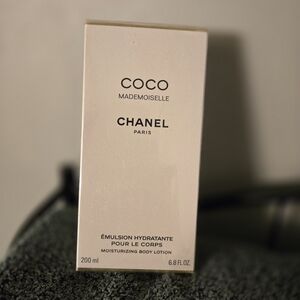Chanel Coco Mademoiselle Moisturizing Body Lotion - Pale Pink Box